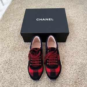NIB Chanel Tweed Calfskin and Suede Houndstooth Sneakers Trainers RARE Size 36.5